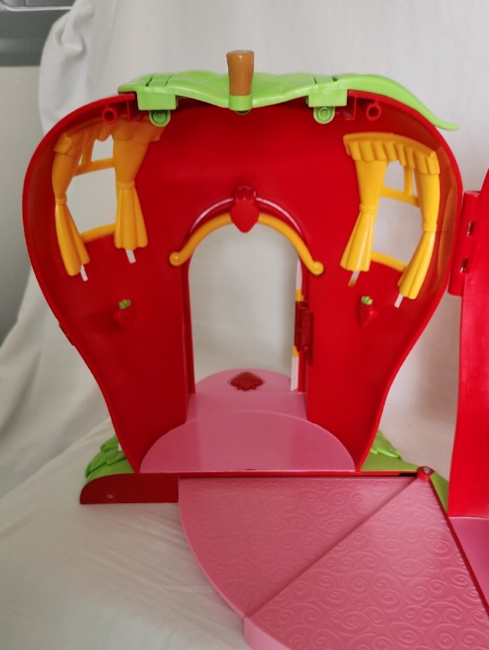 Vtg 2003 Bandai Strawberry Shortcake Berry Happy Home Playset Bed Fashion Closet - Picture 6 of 15